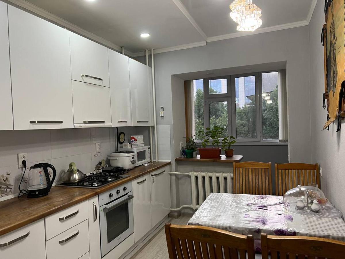 Downtown Homestay Bishkek Exterior photo